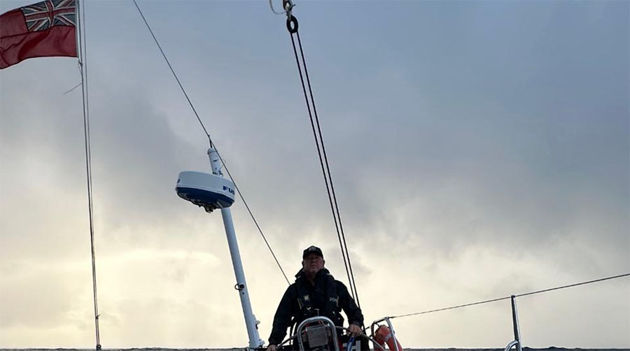 April 10-11: Sailing with Southeasterly Trade Winds